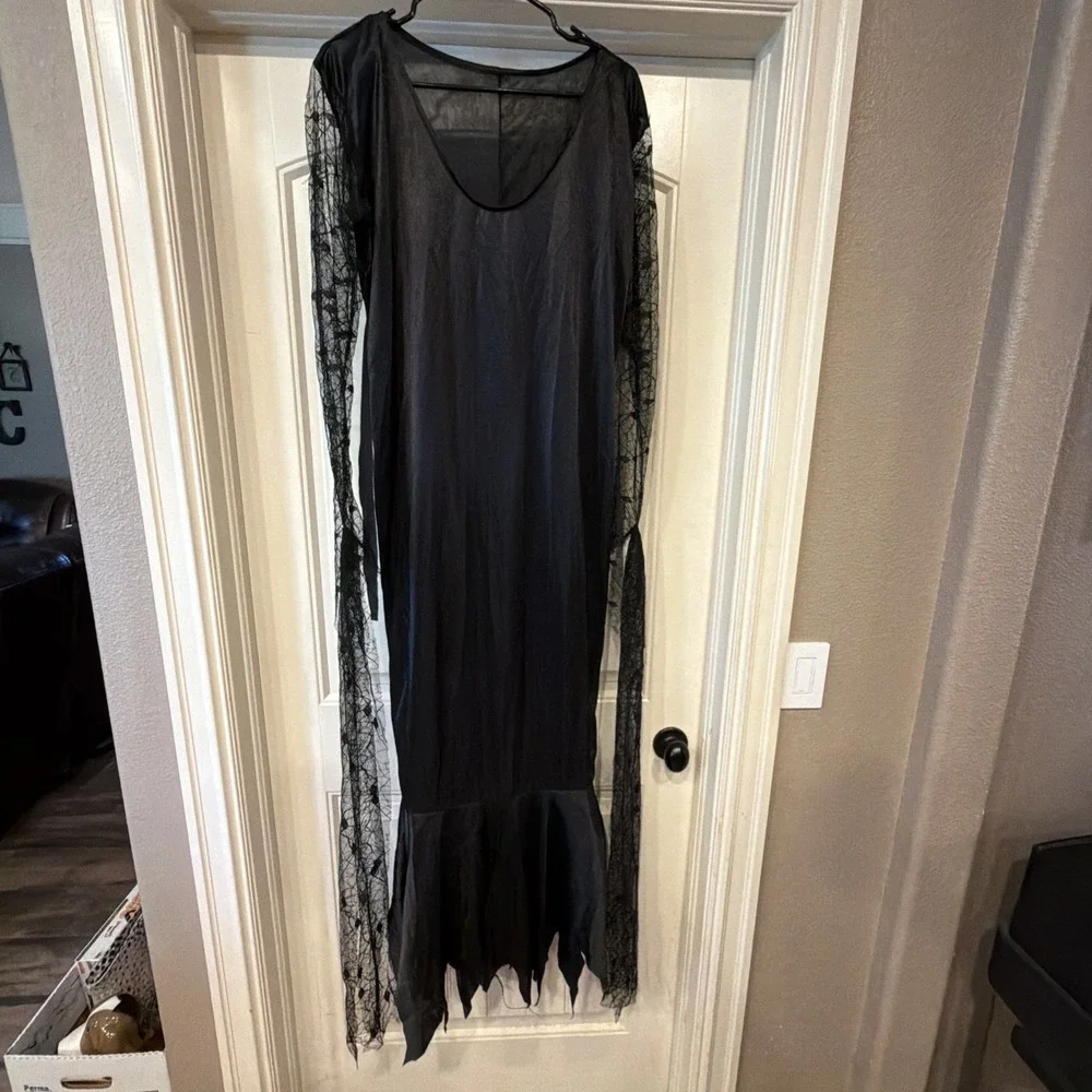 Rubie's The Adams Family Morticia Adams Adult Costume Black Dress Medium EUC